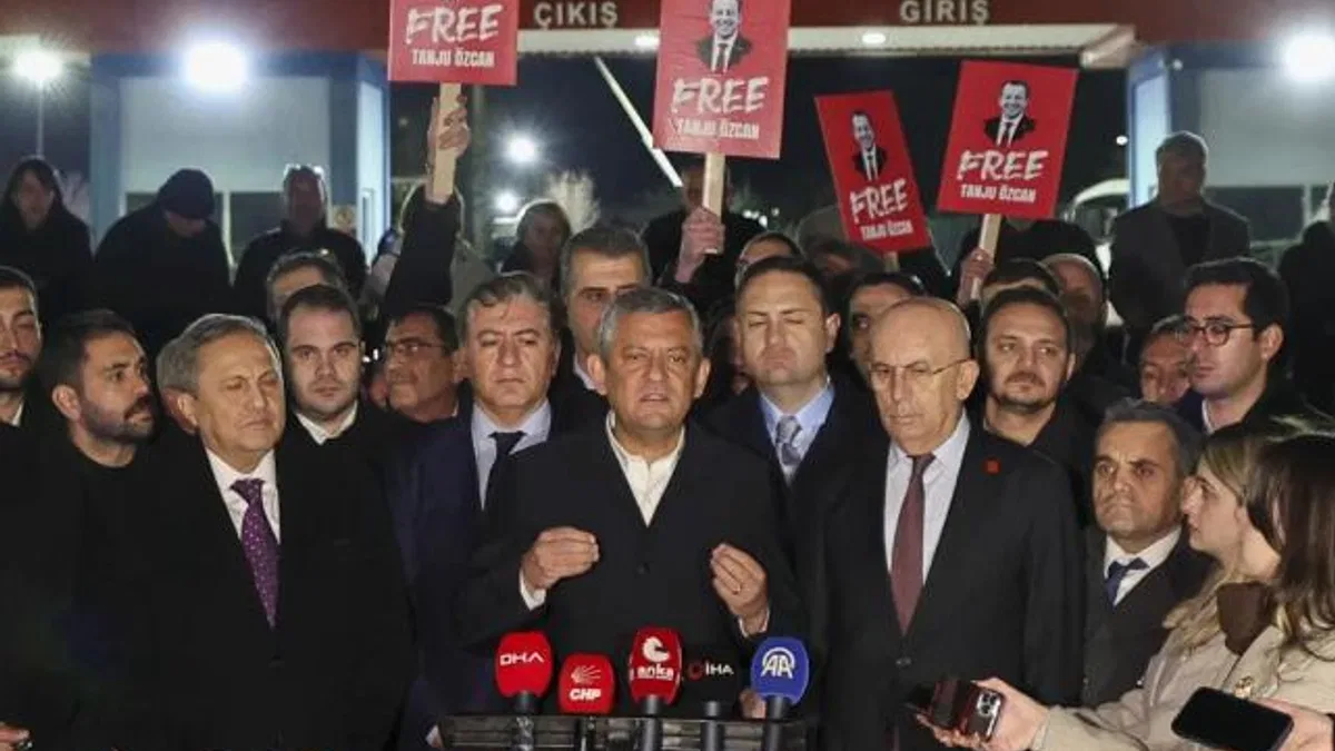 Özgür Özel'den Sincan Cezaevi'nde Tanju Özcan'a ziyaret