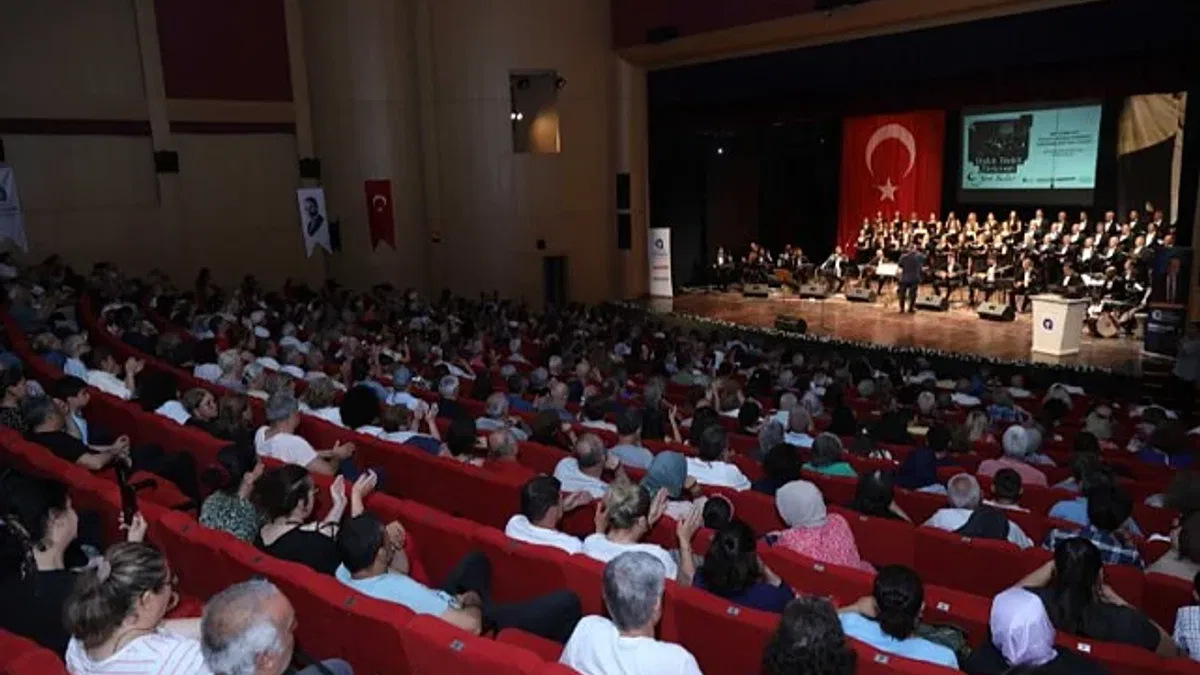 "Türkü Türkü Türkiye'm" konseri coşturdu