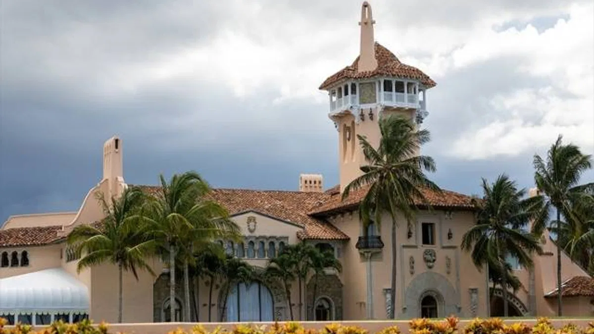 Trump'ın Florida'daki evinden 700 sayfalık 'gizli belge' çıkmış