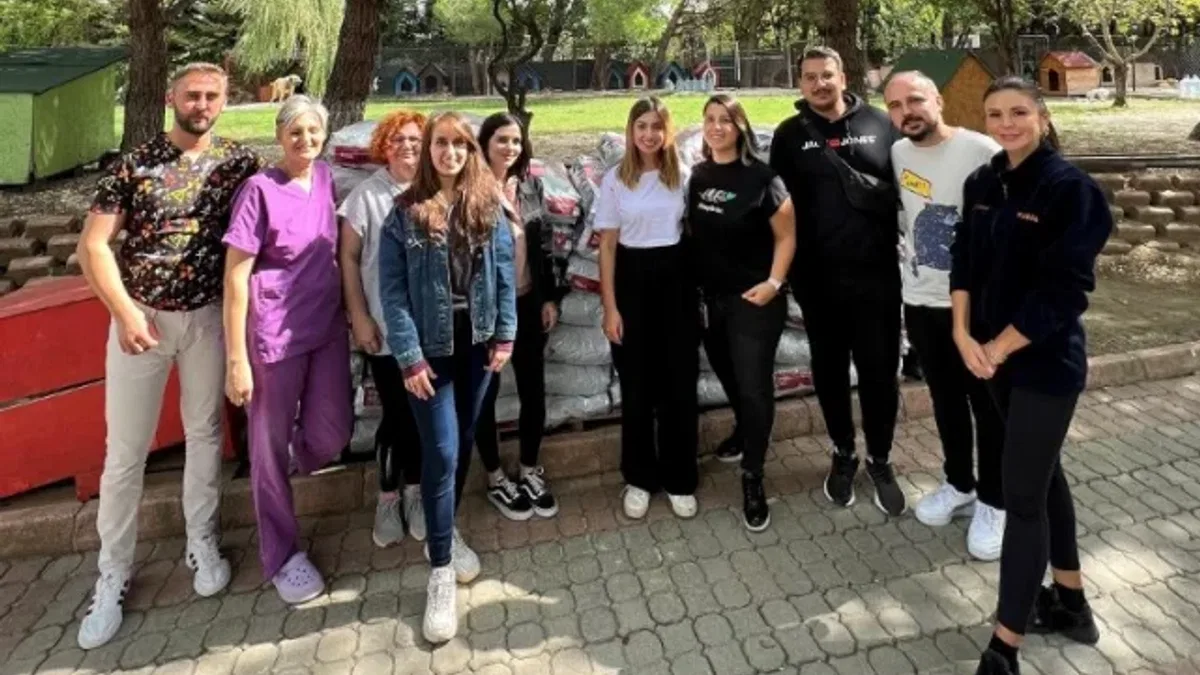 Silivri'de patili dostlara 1 ton mama bağışı