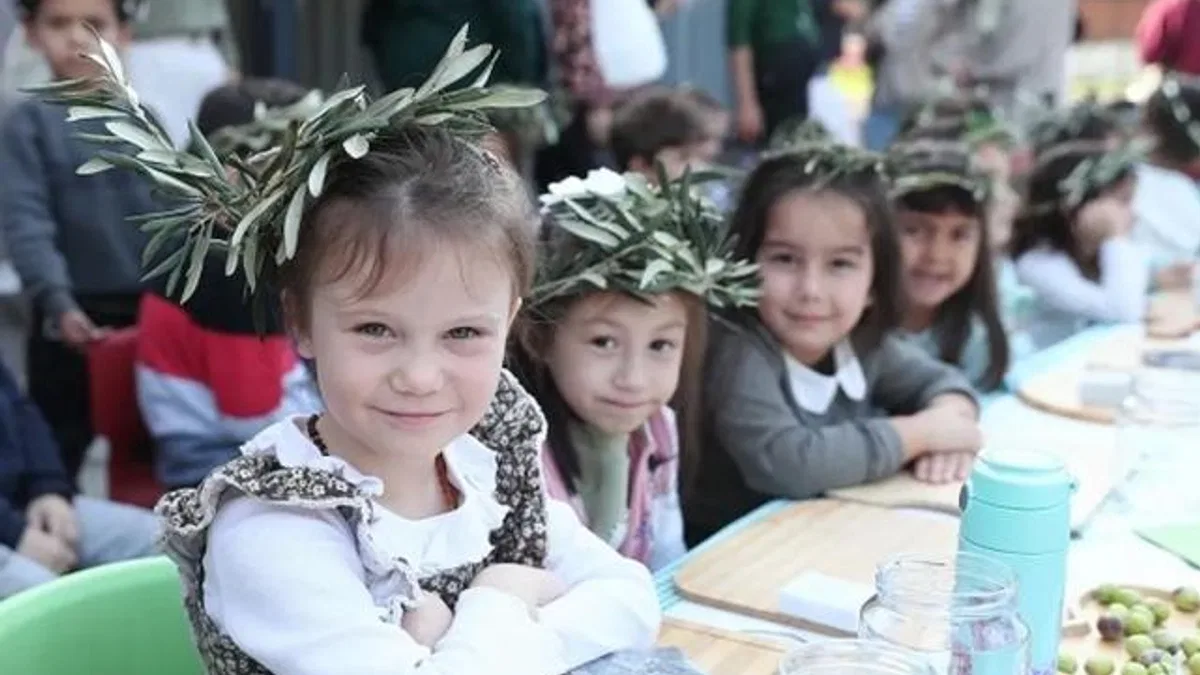 İzmir Aliağa'da minik eller zeytinle buluştu