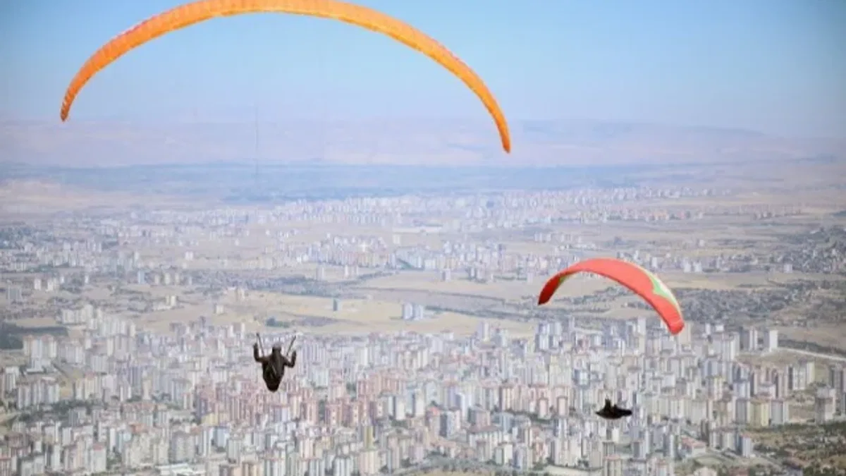 Ali Dağı'nda Yamaç Paraşütü heyecanı