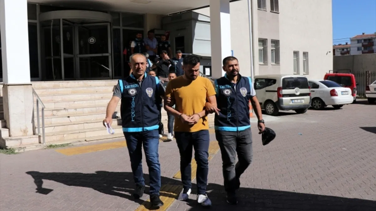 Kiraladıkları araçlar için aldıkları senetlerle dolandırıcılık yapan 8 şüpheli yakalandı