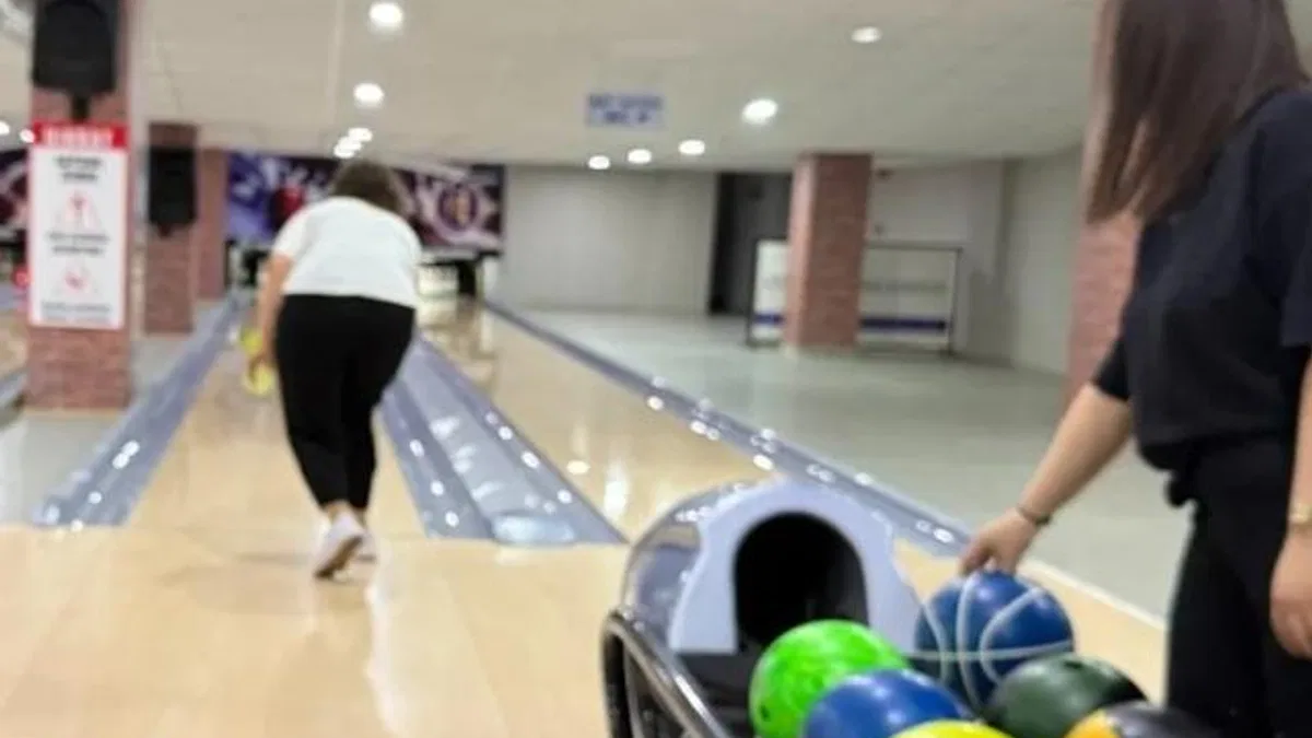 Çorum’da anneler bowlingde buluştu