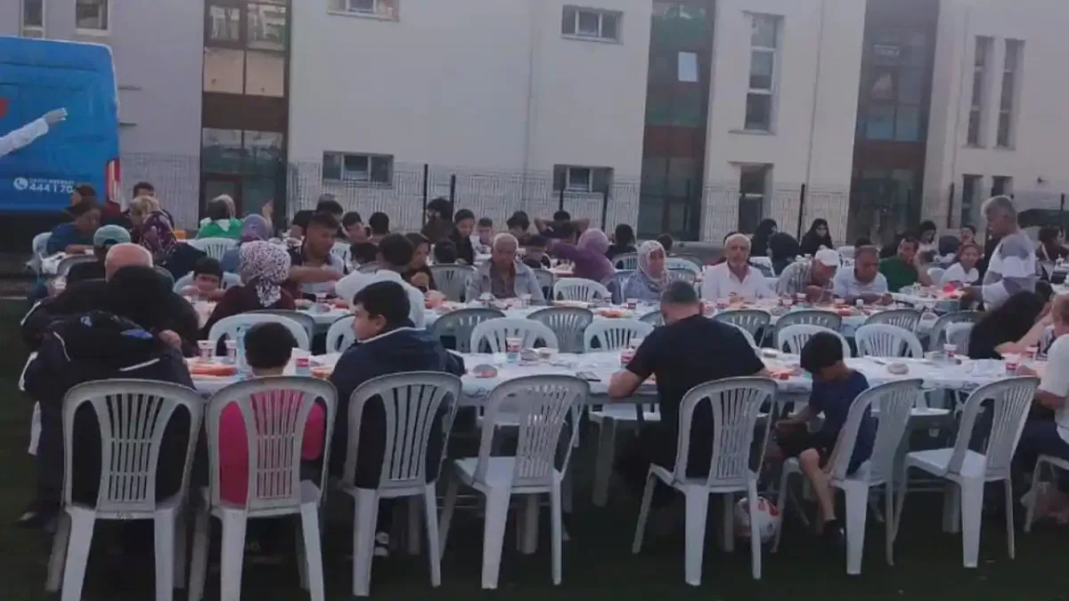 Maltepe’de Yas-ı Matem orucunun 8. gün lokmaları paylaşıldı