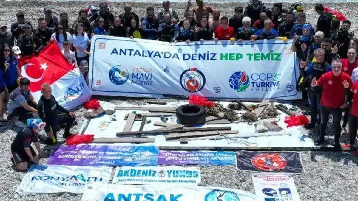 Antalya’da denizden 20 ton atık çıkarıldı