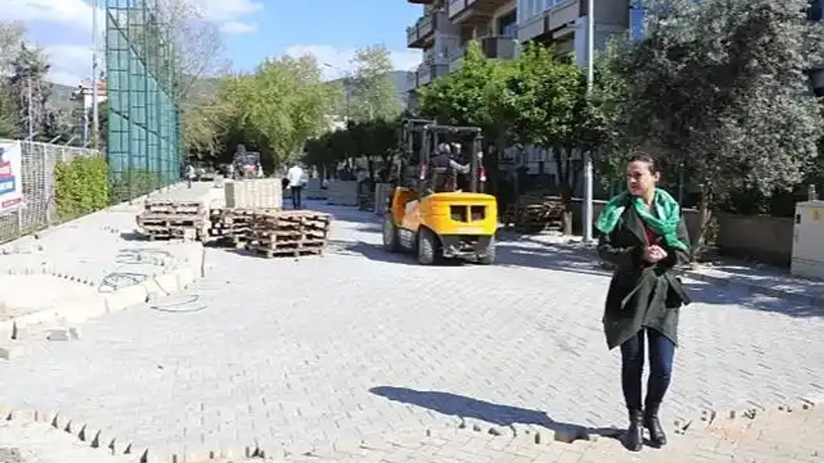 Efes Selçuk'ta Çalışmalar Sürüyor, Cumhuriyet Mahallesi'nde Yollar Yenileniyor