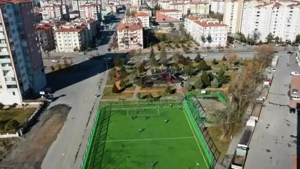 Kayseri Kocasinan'dan sporseverler için saha