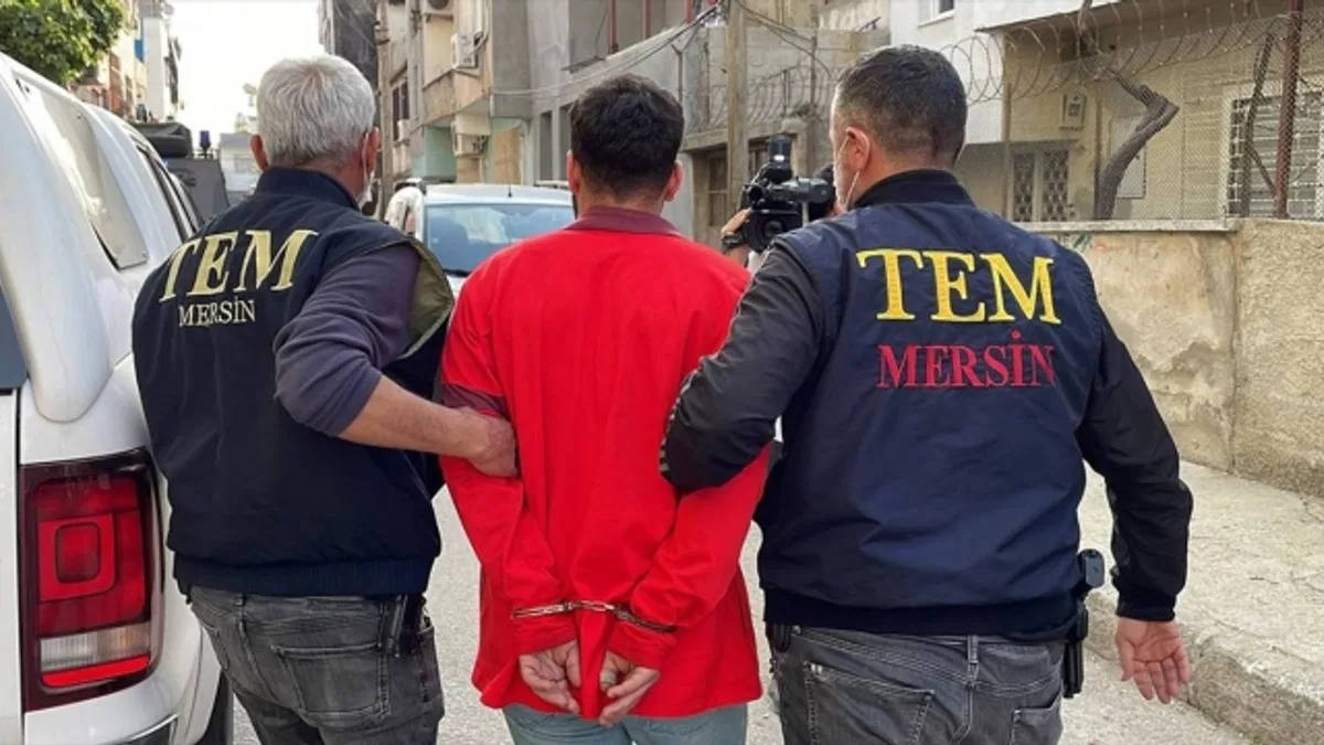 Mersin'de terör örgütü üyeliği iddiasıyla 12 zanlıya yönelik operasyon başlatıldı