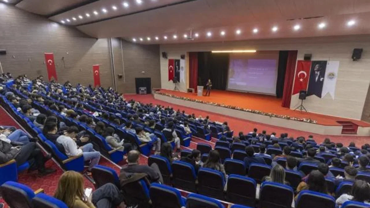 Mersin’de üniversite adaylarına meslek tanıtım semineri