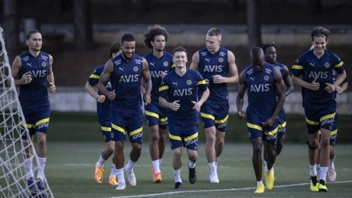 Fenerbahçe, Süper Lig'in ilk haftasında yarın Ümraniyespor'u konuk edecek