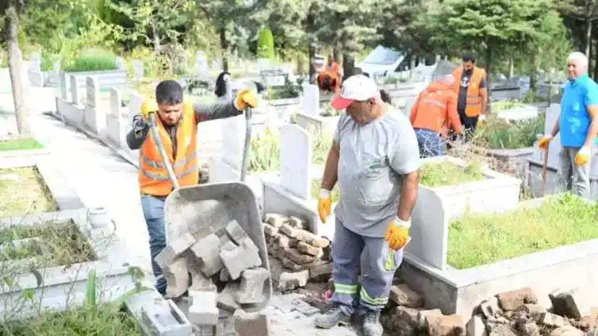 Çayırova'da Akse Mezarlığı'na bakım