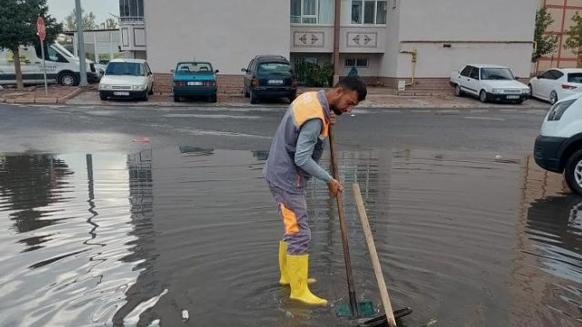 Kayseri Melikgazi Belediyesi ekiplerinden yağış seferberliği