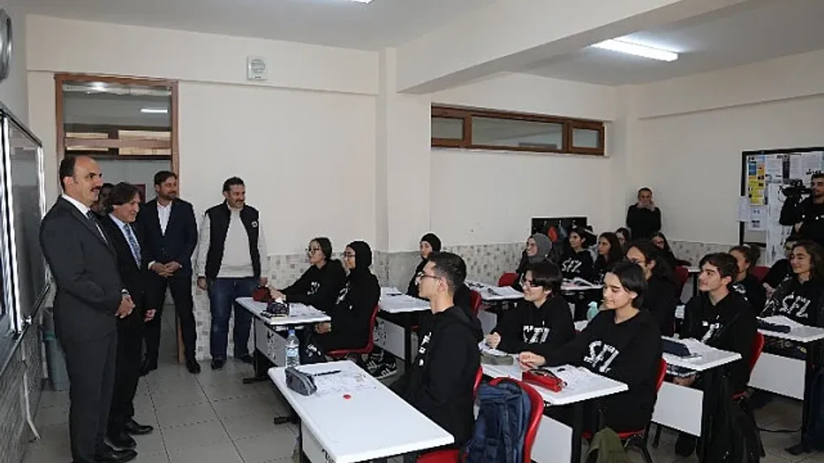 Başkan Altay: "Öğrencilerimizin başarısı için tüm imkanlarımızı seferber ediyoruz"