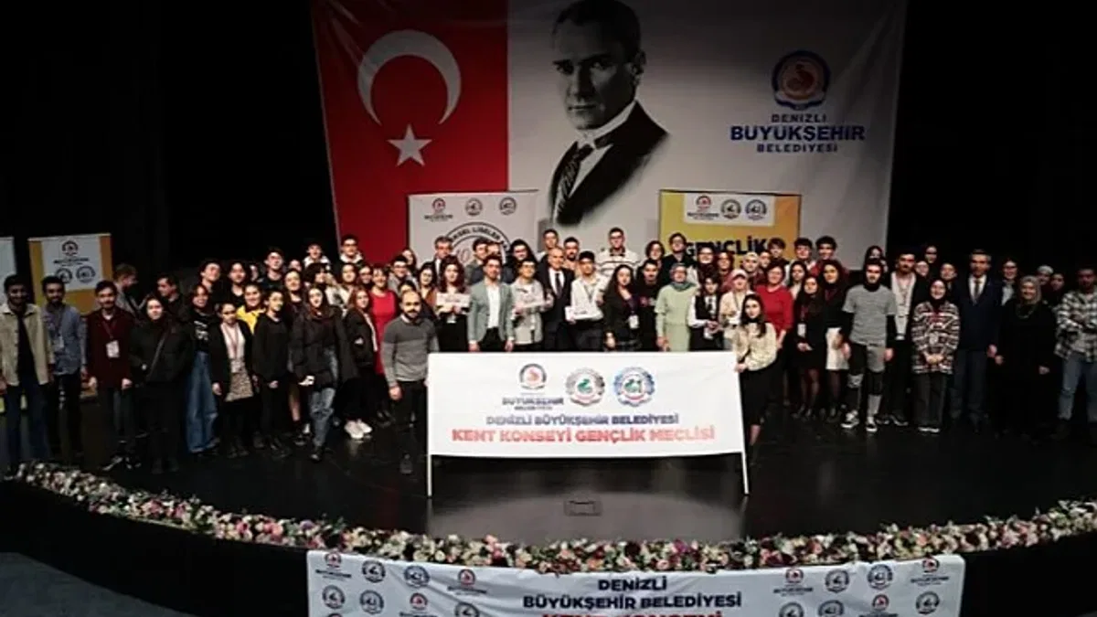 Gençler fikirleriyle yarıştı