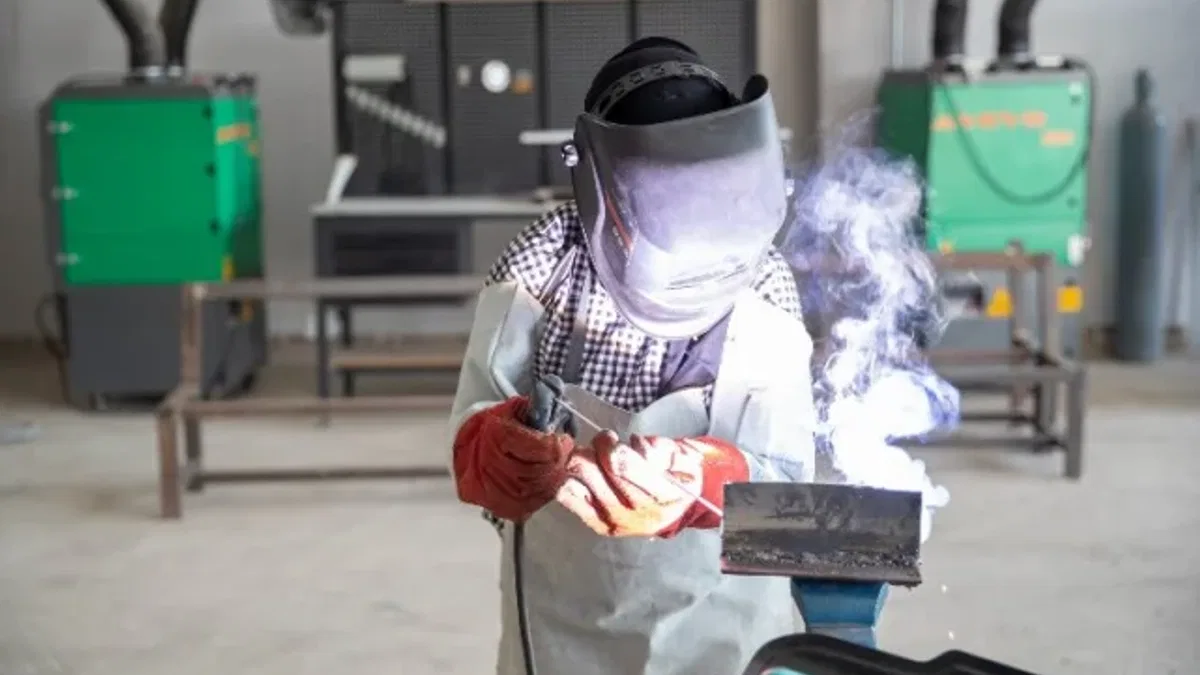 Kadınları 'usta' yapan proje: Kadın kaynakçılar