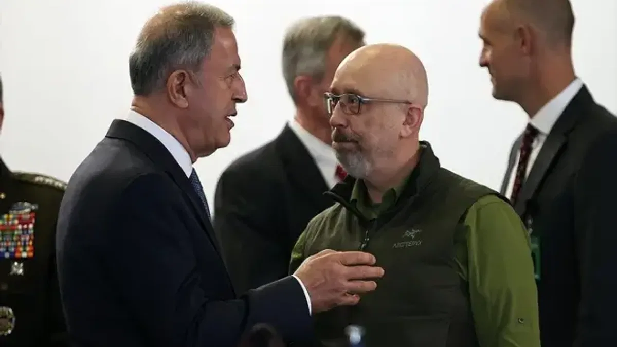 Milli Savunma Bakanı Akar, Ukrayna Savunma Bakanı Reznikov ile telefonda görüştü