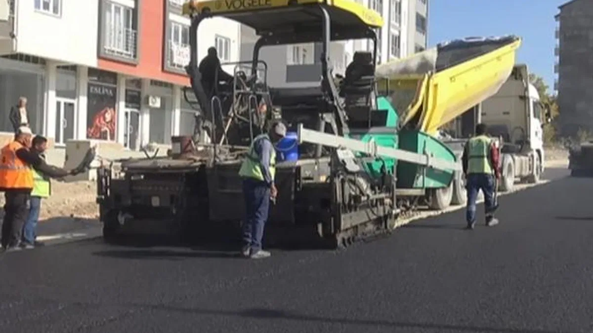 Malatya Büyükşehir'den 16 metre genişliğindeki yola bakım
