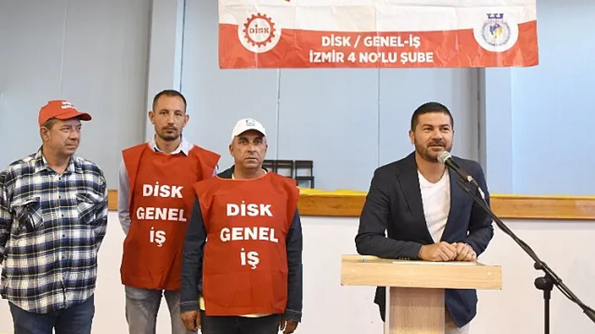 İzmir Foça'da belediye çalışanları 1 Mayıs'ı kutladı