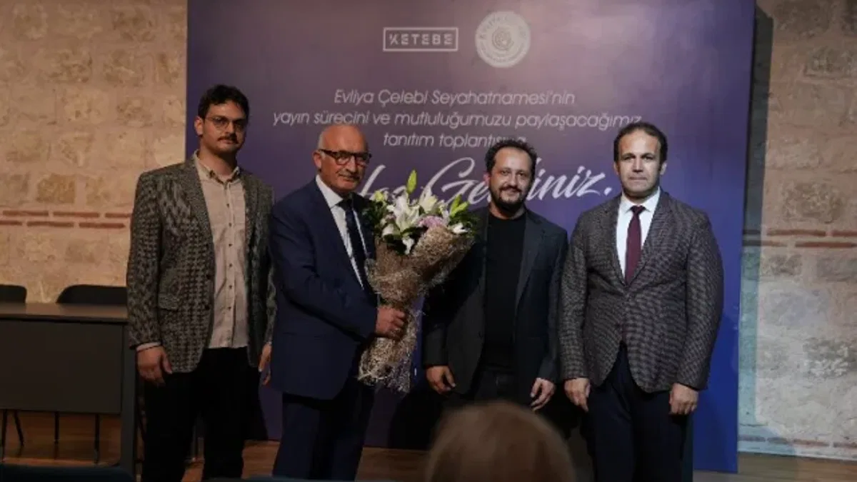 Evliya Çelebi Seyahatnâmesi özgün bir yapıyla vitrinde