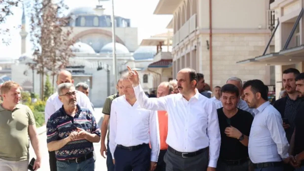 Başkan Altay Türbeönü esnafıyla buluştu