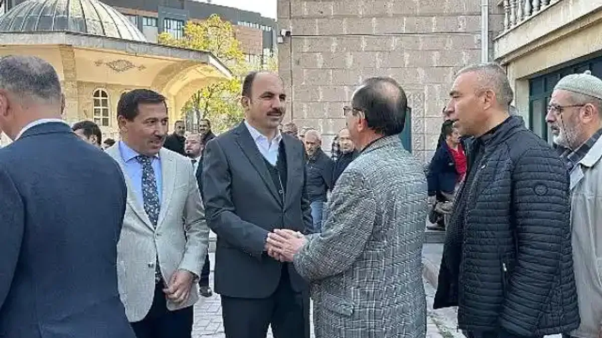 Başkan Altay Büyük Buğday Pazarı Camii'nde Esnafla ve Vatandaşlarla Buluştu