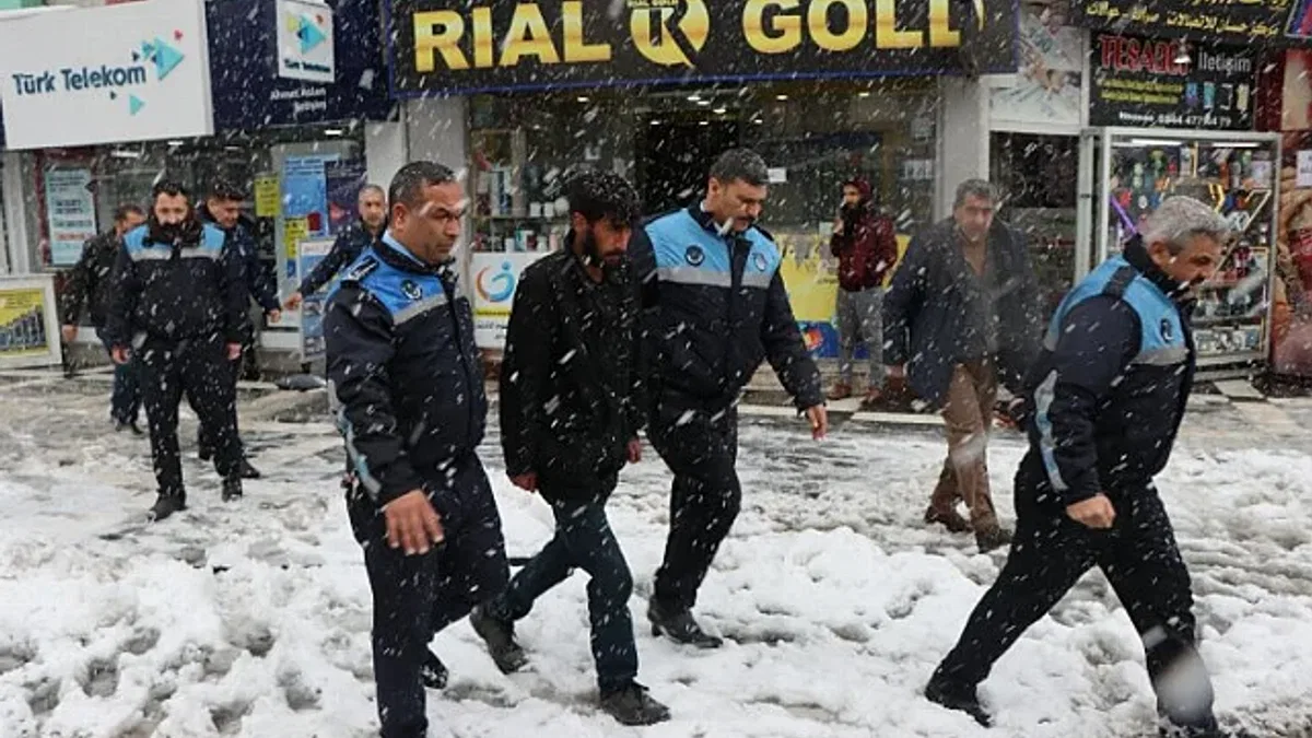 Kış gününde evsizler sıcak yuvaya kavuştu
