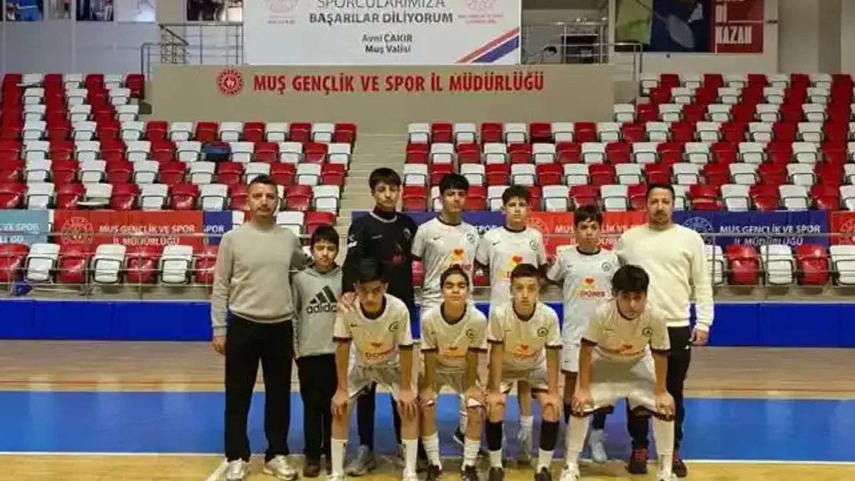 Mardin Kasımiye Ortaokulu Futsal Takımı, Muş’ta şampiyon oldu!