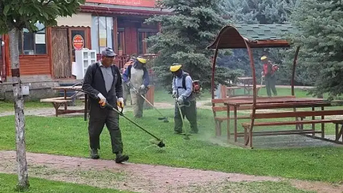 Bekdik Mahallesi'nde temizlik seferberliği başlatıldı.