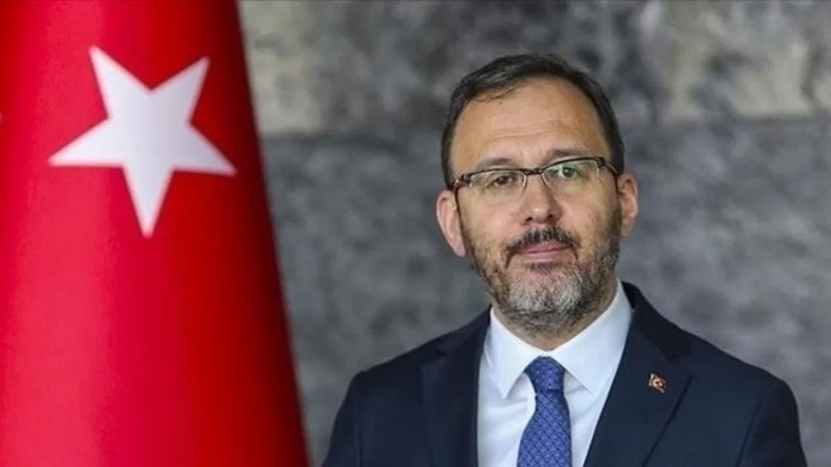 Bakan Kasapoğlu, deprem nedeniyle durdurulan spor organizasyonlarının yeniden başlayacağını duyurdu