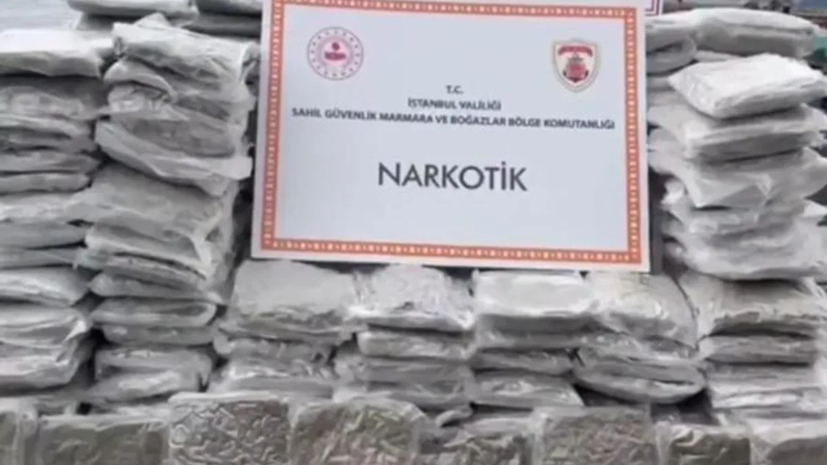 İstanbul açıklarında narko operasyon... Kilolarca skunk ele geçirildi