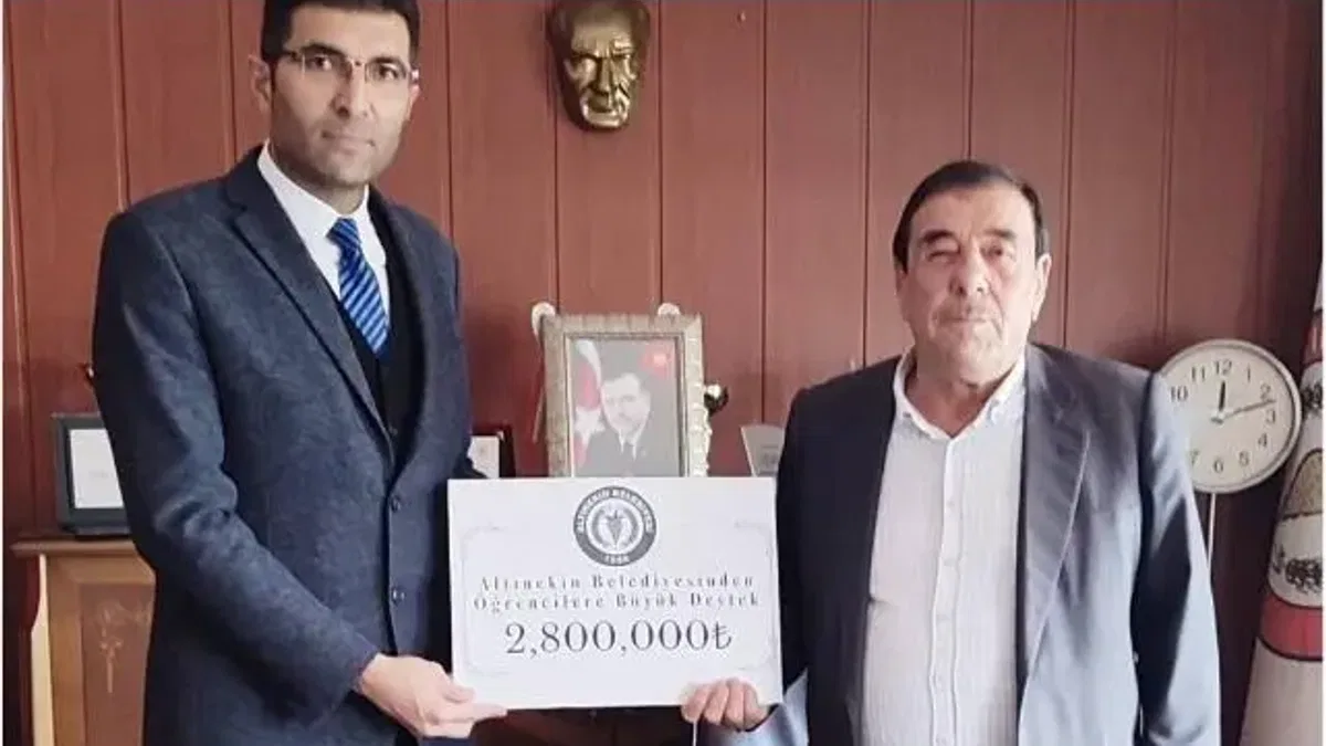Konya'da bu belediye şivlilikte öğrencilere para dağıttı