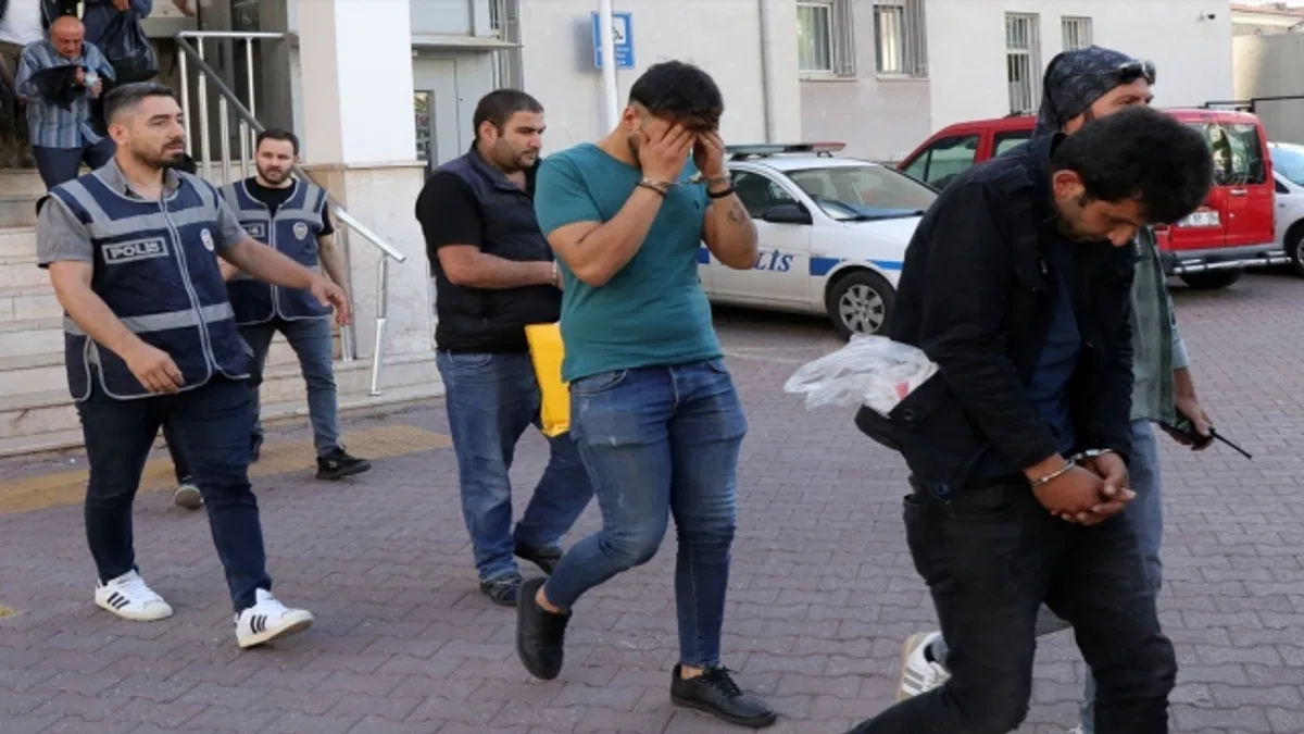Kayseri'de haklarında arama kararı bulunan 9'u firari hükümlü 21 kişi yakalandı