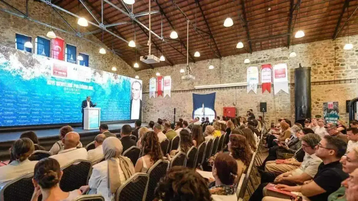 Kıyı kentlerinin geleceği İzmir'de masaya yatırıldı