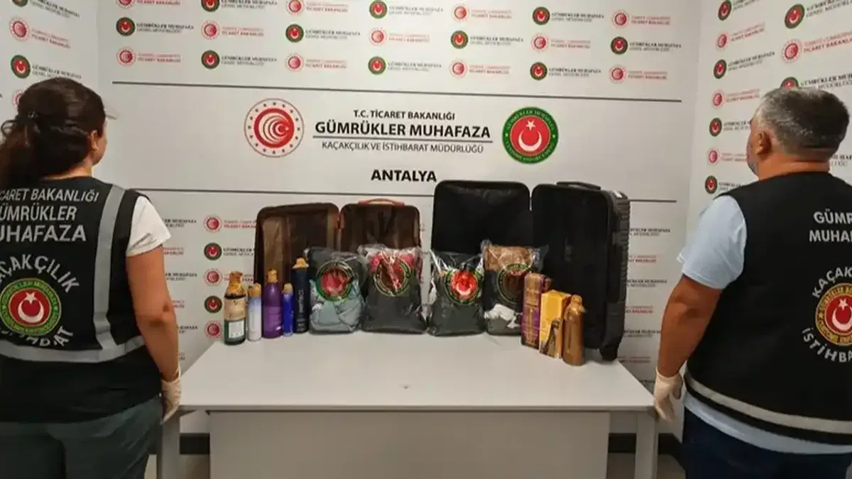 Antalya Havalimanı'nda 18,9 kilo likit metamfetamin ele geçirildi
