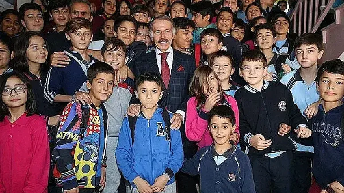 Bayrampaşa Belediyesi'nden 3 bin 283 öğrenciye burs