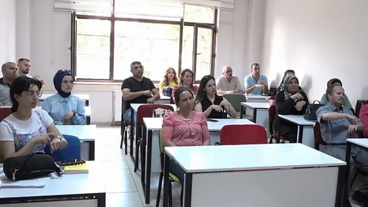 KAYMEK'ten sağlıkçılara Türk işaret dili kursu