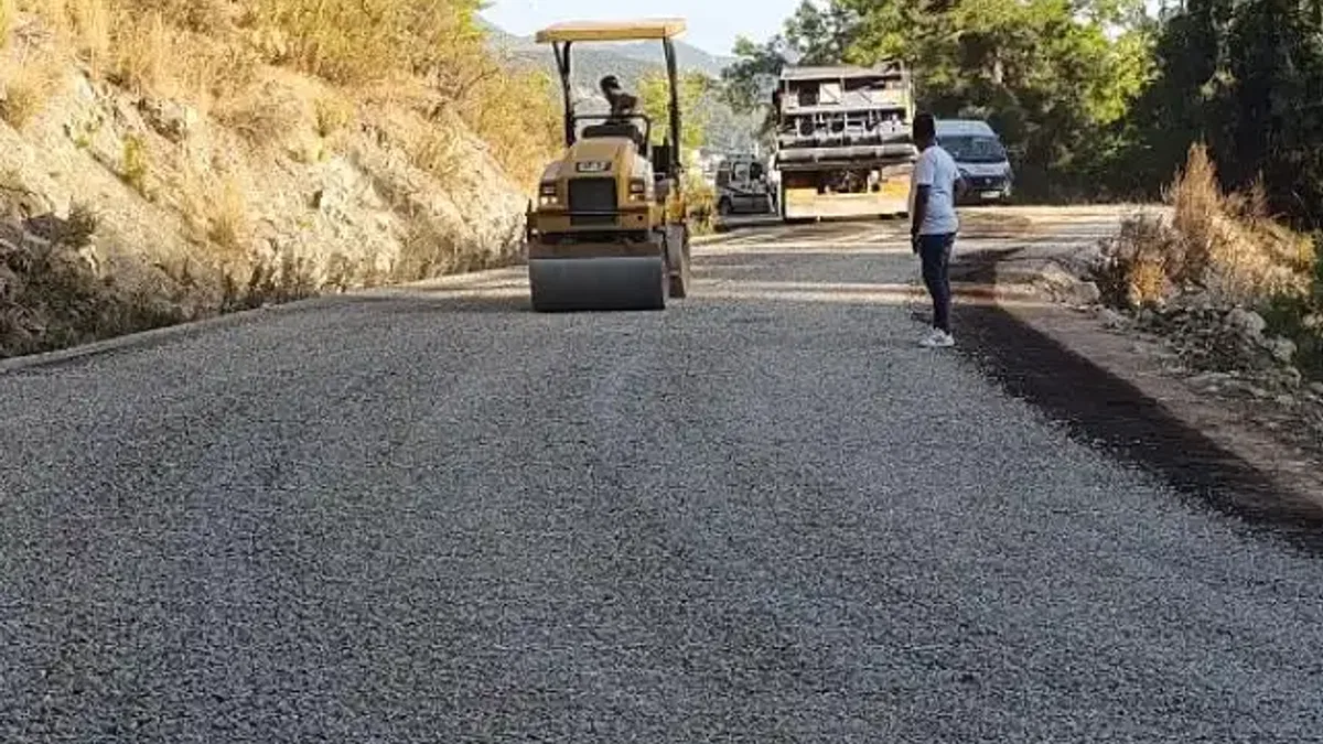 Alanya'da Bayırkozağacı, Güzelbağ ve Katı Atık Tesisi yolu asfaltlandı