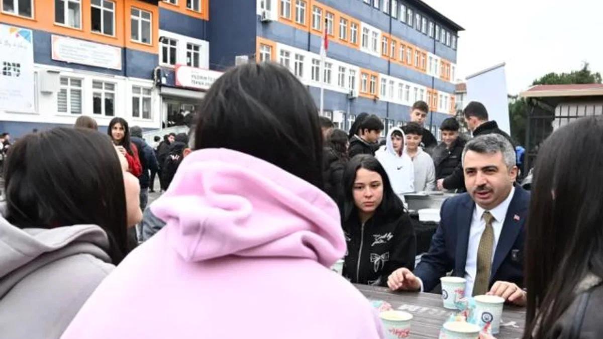 Bursa'da Başkan Yılmaz hafta mesaisine öğrencilerle başladı