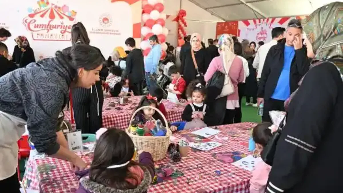 Malatya'da Cumhuriyet Panayırı neşeye ortak oldu