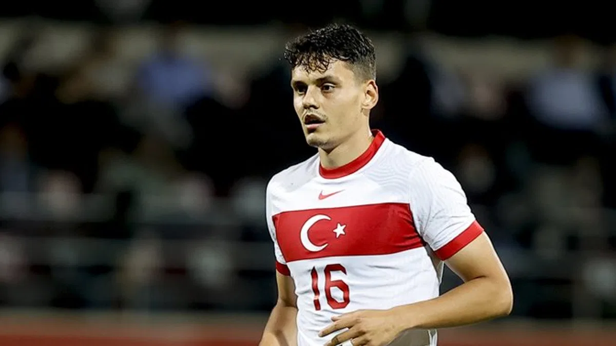 Efsane futbolculardan olan Marcos Senna'dan Enes Ünal'a övgü