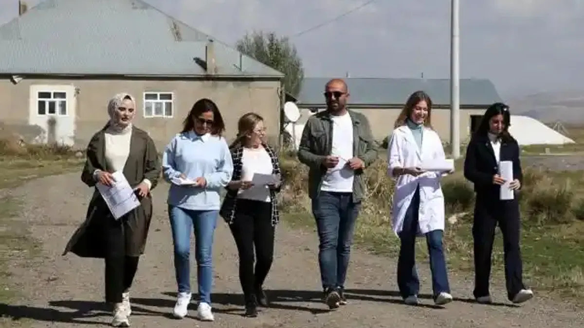 Muş'ta kız çocukları okusun diye sahadalar... Devamsız 4 kız öğrenci daha eğitime kazandırıldı