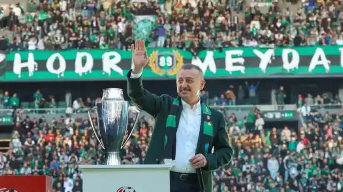 Hem taraftarı, hem Kocaelispor'u kutladı