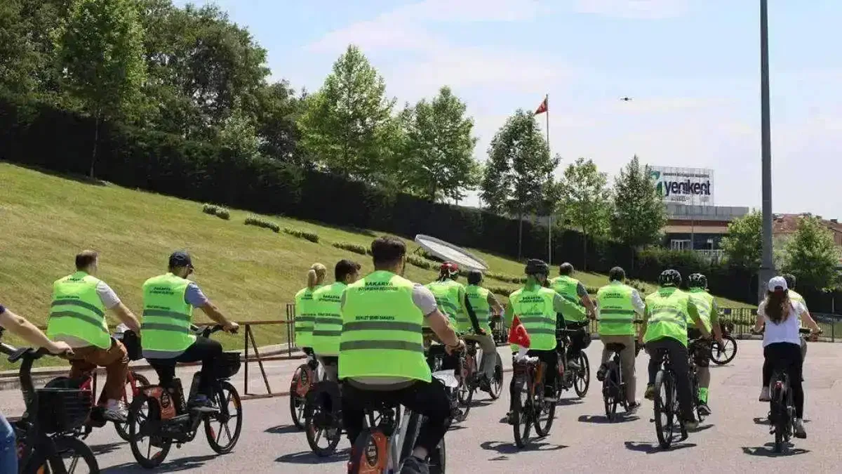 Dünya Bisiklet Günü’nde sağlıklı yaşam için pedal çevirdiler