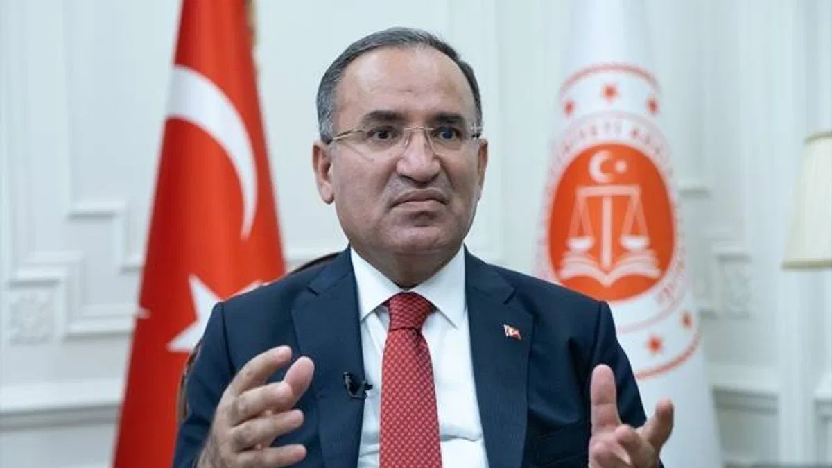 Adalet Bakanı Bozdağ'dan şarkıcı Gülşen'in imam hatip mensuplarına yönelik ifadelerine tepki