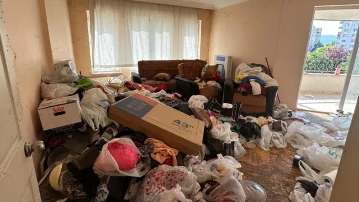 Nilüfer'de bu evden tonlarca çöp çıktı