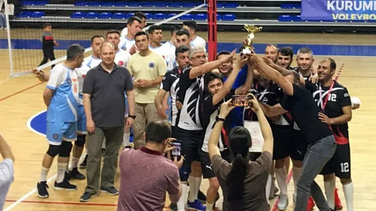Kütahya'da kurumlararası Voleybol Turnuvası sonuçlandı