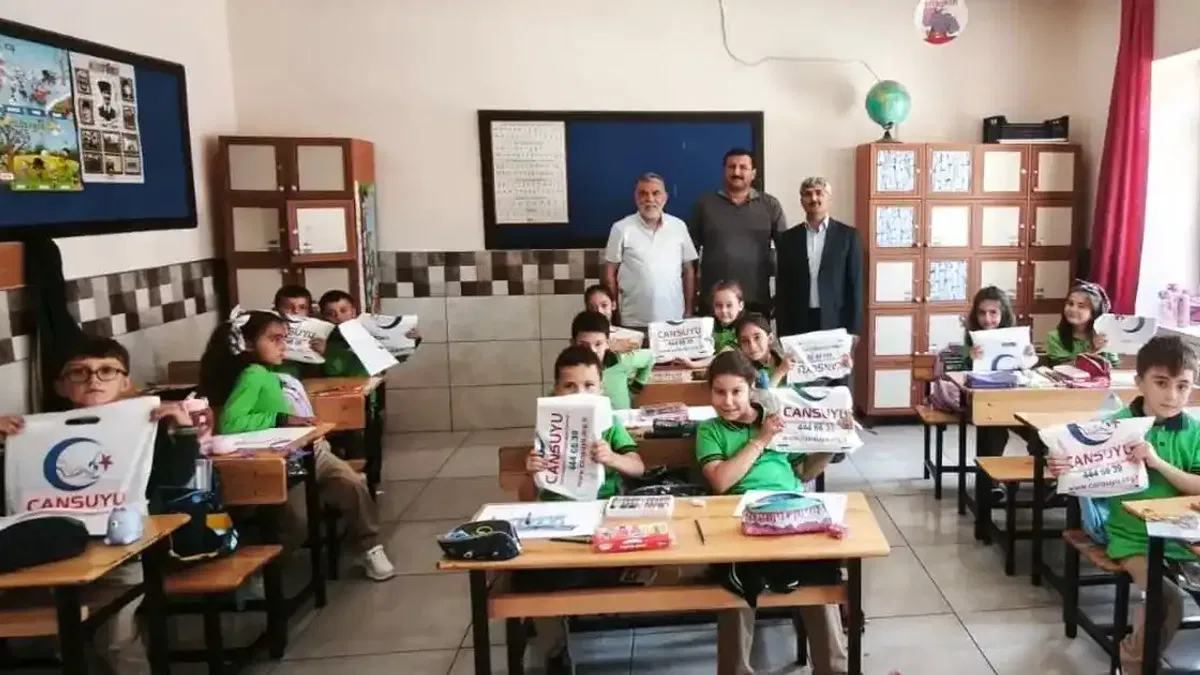 Cansuyu Derneği'nden Konya'da 2 bin 100 öğrenciye kırtasiye desteği
