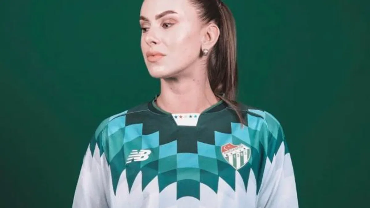 Bursaspor’un yeni sezon taraftar formaları ilgi görüyor