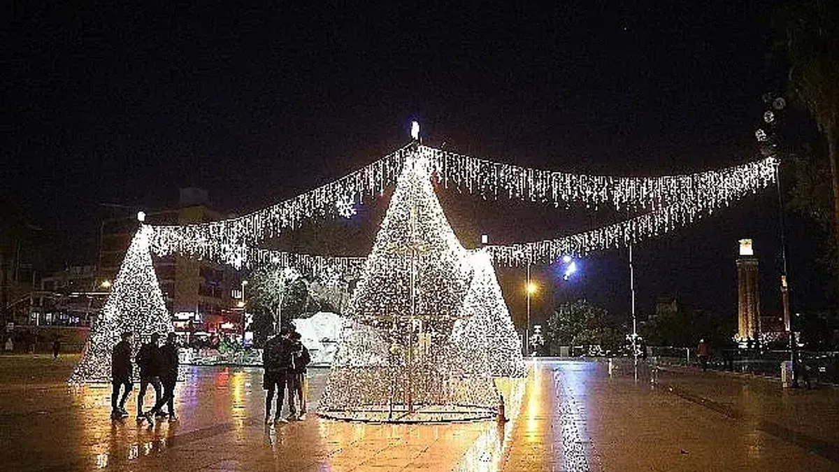 Antalya yeni yıla ışıl ışıl giriyor